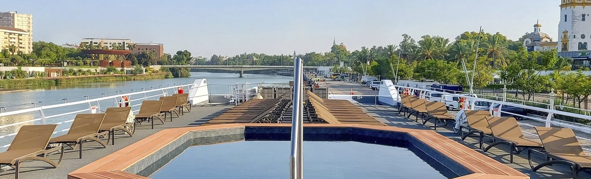 MS La Belle de Cadix Pool Sonnendeck - ©croisieurope