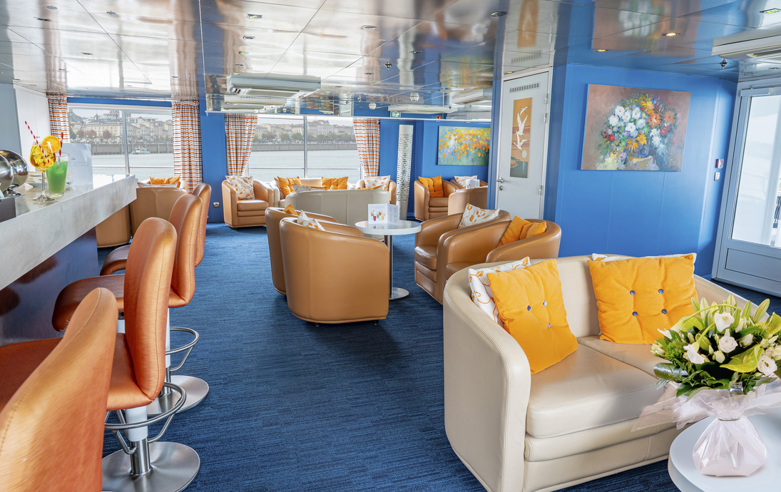 MS Cyrano de Bergerac Salon und Bar Oberdeck - ©Corinne Cotard