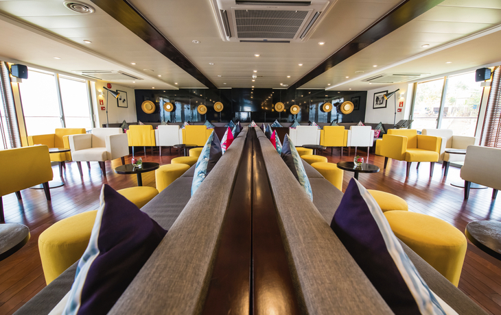 RV Indochine II, Innen, Salon, Tag - ©Live Studio