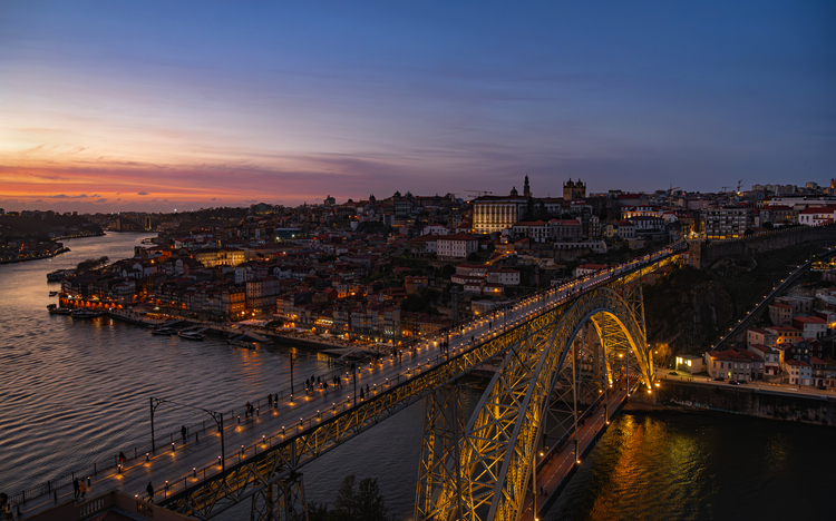 Porto bei Nacht