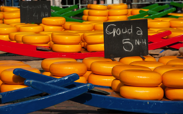holländischer Käse auf dem Markt in Alkmaar