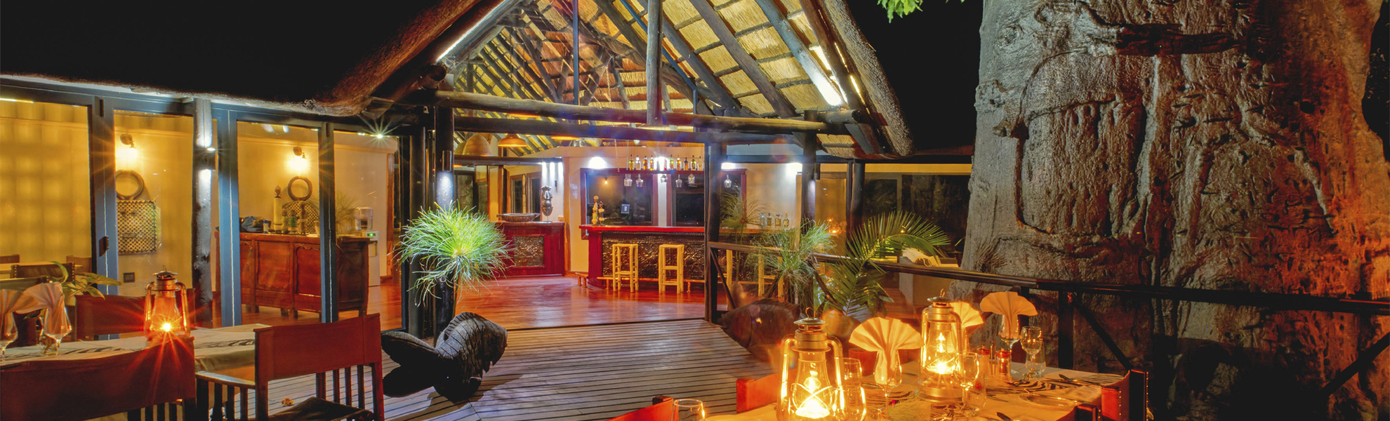 Kaza Safari Loge, Aussen, Terrasse, Nacht - 527352©Lou Coetzer