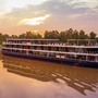 RV Indochine II in der Dämmerung