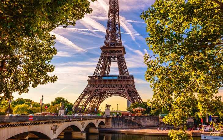 Eiffelturm und Seine in Paris - © Ekaterina Belova - stock.adobe.com