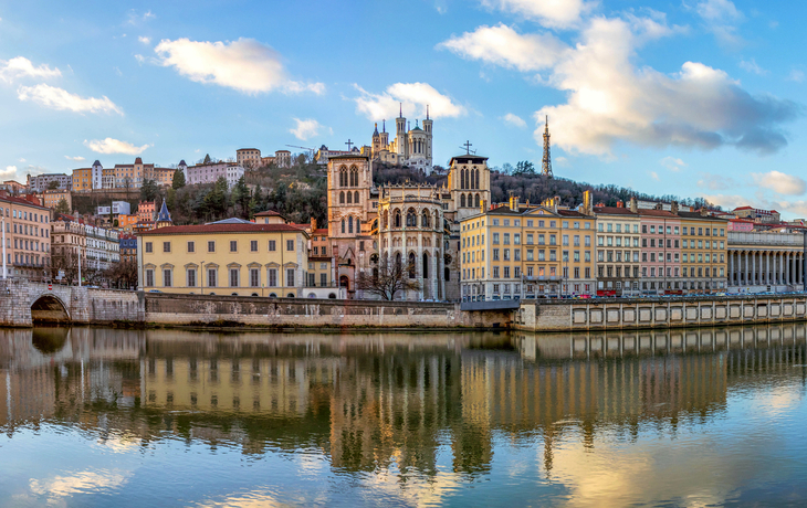 Kathedrale Saint Jean und Basilika Notre-Dame de Fourvière in Lyon - © nomadkate - stock.adobe.com
