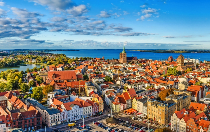Panoramablick über Stralsund  - © riebevonsehl - stock.adobe.com