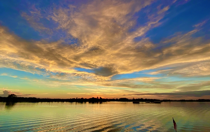 Sonnuntergang am Lago Janauacá - © william - stock.adobe.com
