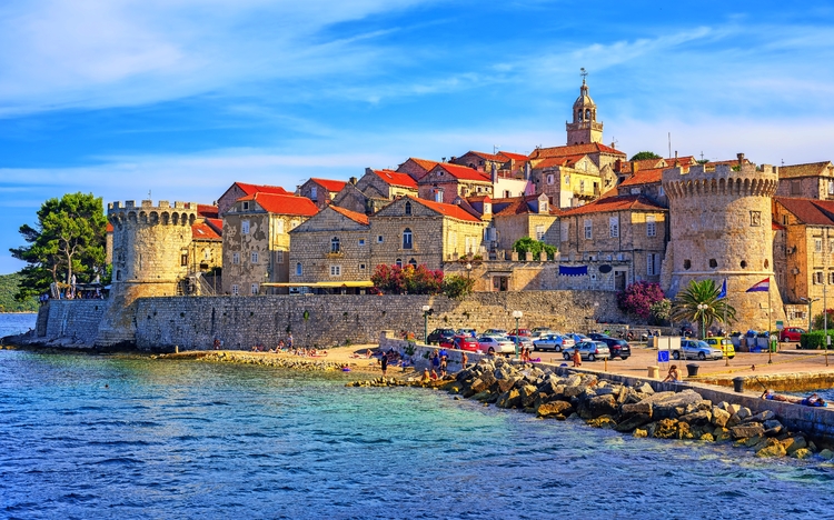 Blick auf die Stadt Korčula auf der gleichnamigen Insel in Dalmatien, Kroatien