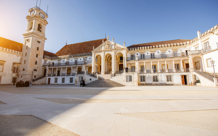 Hof der alten Universität in Coimbra, Portugal