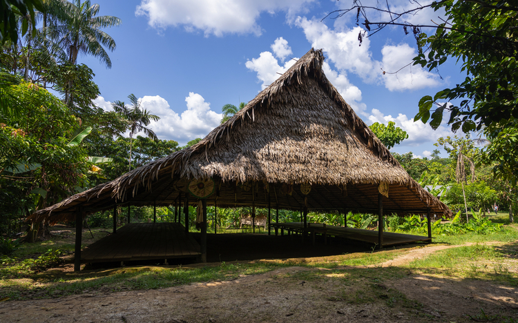 Architektur einer Maloca in der indigenen Gemeinschaft der Ticunas