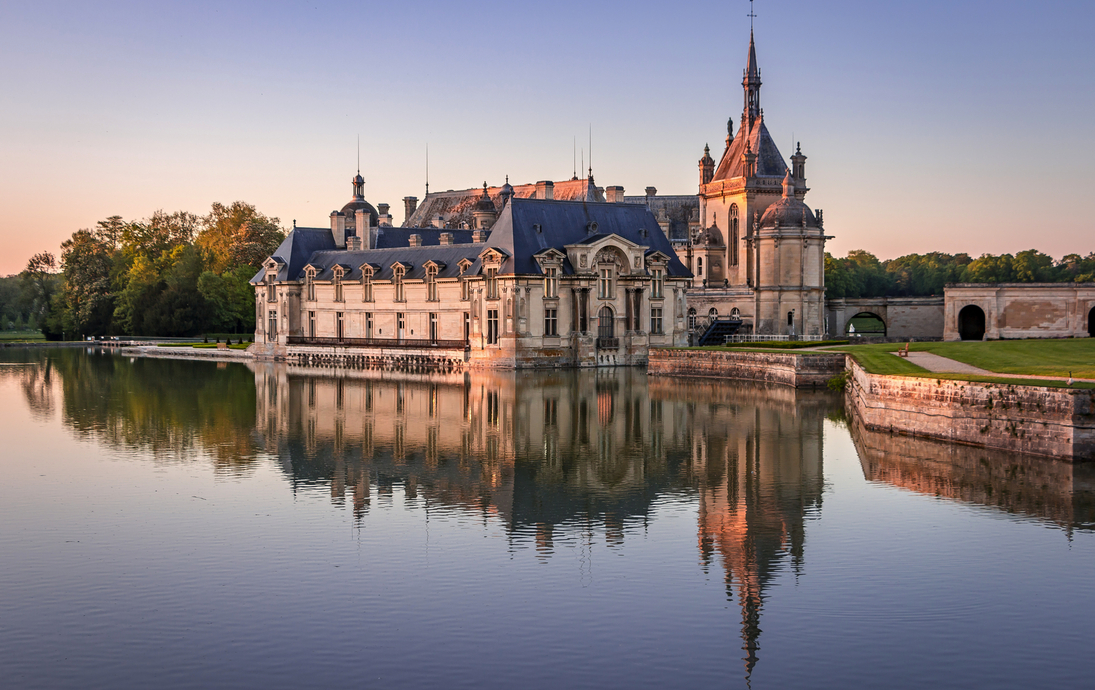 Schloss Chantilly im Département Oise, Frankreich - © Sylvain TANGUY - stock.adobe.com