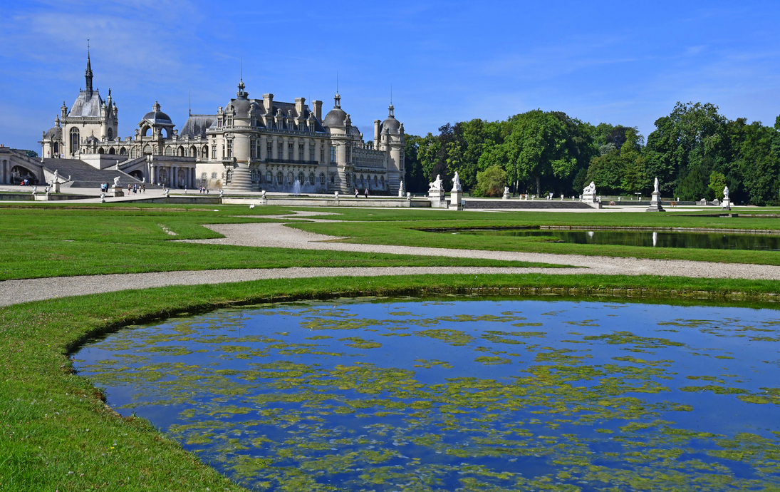 Chantilly,Frankreich - 14. August 2016: Schloss von Chantilly - ©PackShot - stock.adobe.com