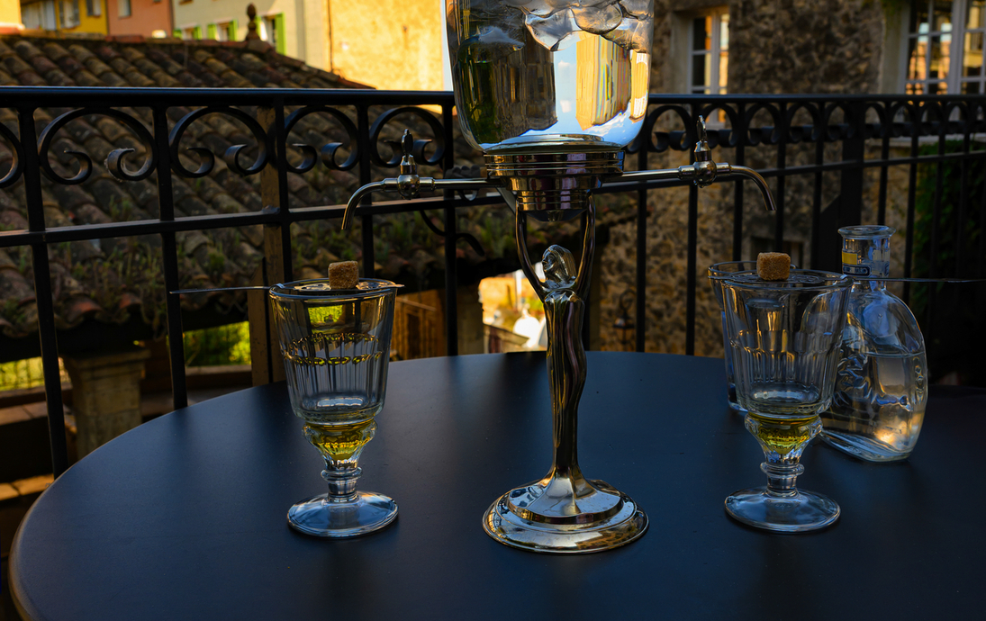 Absinth-Brunnen oder Absinth-Fontänen in einem Bistro in Auvers-sur-Oise - © William Vallée - stock.adobe.com