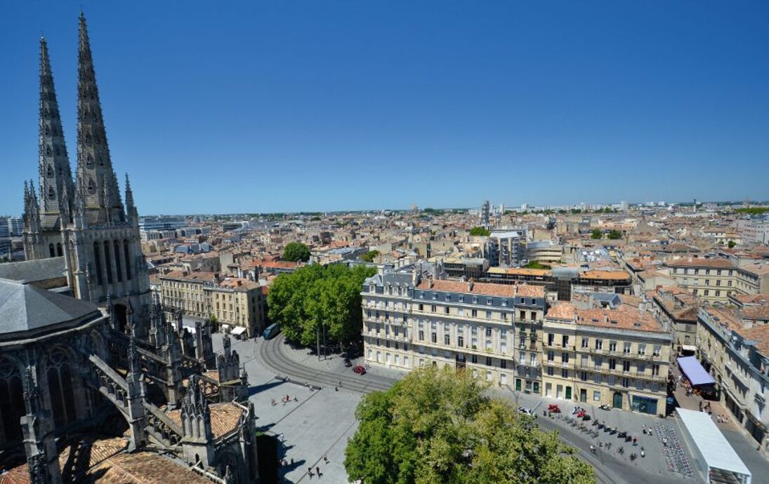 Place de la Cathédrale Saint André à Bordeaux - © Yvann K - Fotolia