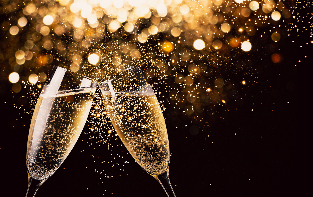Feierlicher Toast mit Champagner - © asife - stock.adobe.com
