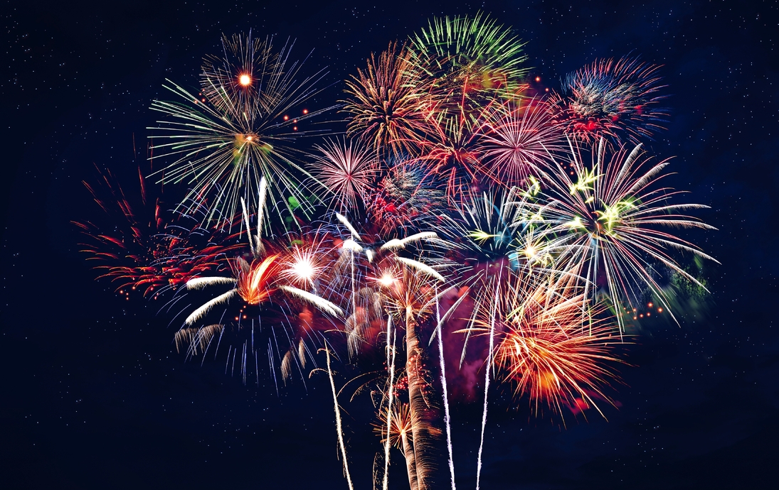 Feuerwerk in der Nacht - © Gino Santa Maria - stock.adobe.com