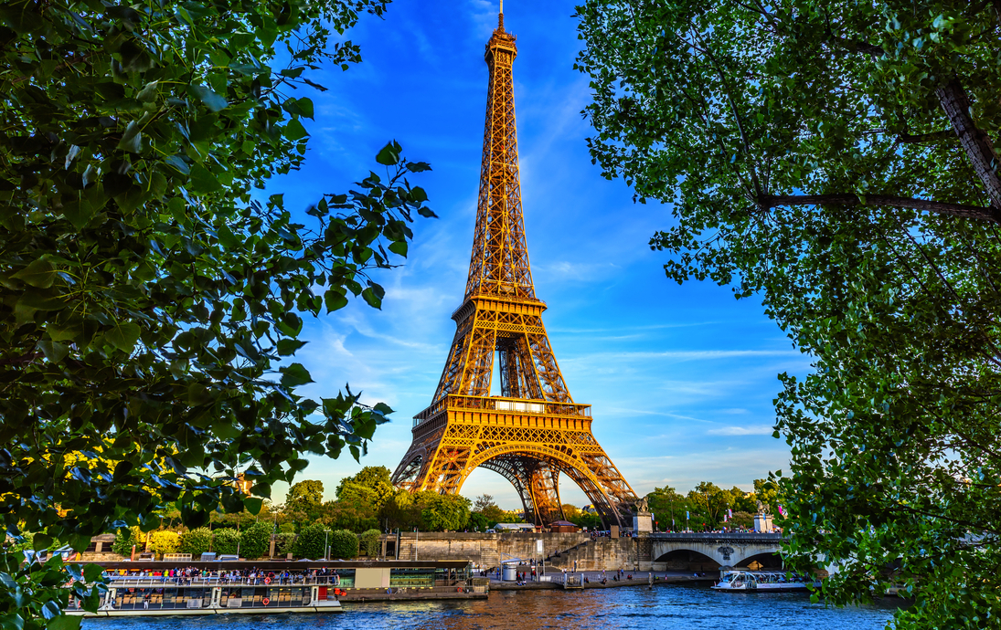 Eiffelturm und Seine bei Sonnenuntergang in Paris - © Ekaterina Belova - stock.adobe.com