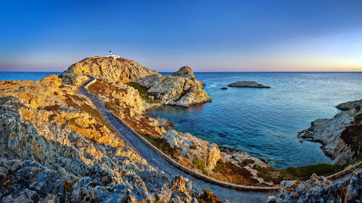 L'Île-Rousse auf Korsika - © Frog 974 - stock.adobe.com