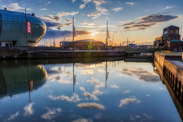 Klimahaus und Havenwelten im Sonnenuntergang - © Wolfgang Knoll - stock.adobe.com