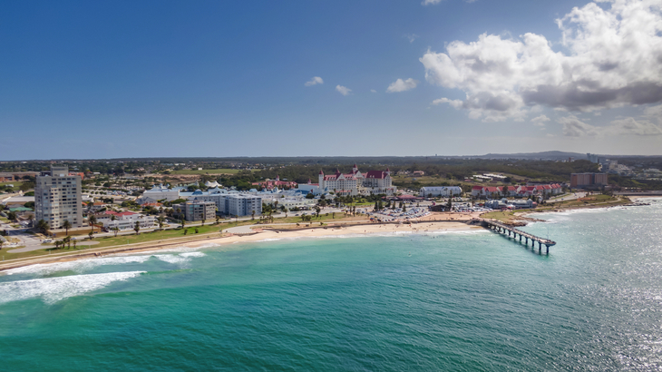 Hobie Beach und Shark Rock Pier an der Nelson Mandela Bay in Gqeberha - © South Africa Stock - stock.adobe.com